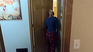 Stepdaughter Can't Sleep and Visits Her Stepdaddy in Bed