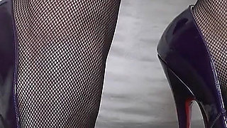 High Heels Goddess Shows off Her Purple Patent Leather Pumps