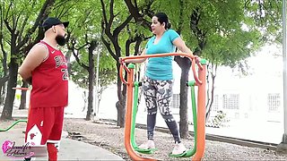 My sexy and hot neighbor is in the park and when I see her there she proposes that I fuck her and I accept - Porno en Espaol