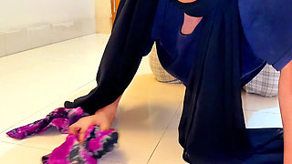 Big Round Ass Muslim Sexy Stepmom Stuck Inside Tea Table & Want Anal Fuck From Stranger - Wide Pussy