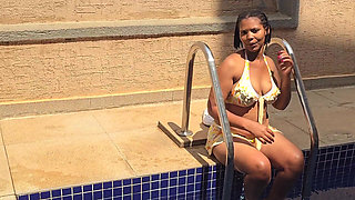 Rich Woman Masturbate in Her Swimming Pool
