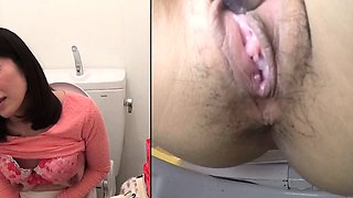 Kinky asian pees upskirt