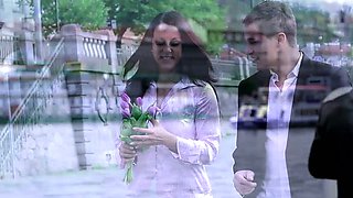 Flowers, kisses, romantic atmosphere - it's a perfect date