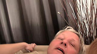 Teen girl start family threesome game