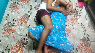 Desi aunty having romance with her boyfriend.
