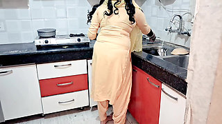 Desi housewife ki chudai ki kitchen me salwar utar kar