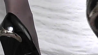 Goddess of High Heels Shows off Her Sizzling Black High Heels Lady Victoria Valente