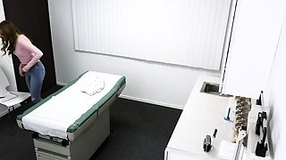 Teen nerd gets her pussy fingered and fucked by her doctor