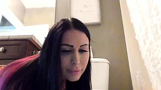 Live brunette camgirl toys masturbation orgasm on webcam
