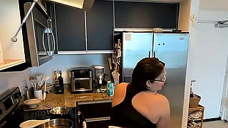 Live Stream with Dani Valentina