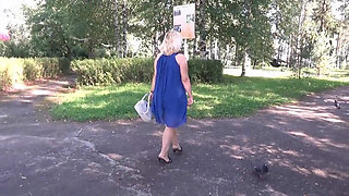 Sexy Lady No Panties - Flashing Pussy on Walk
