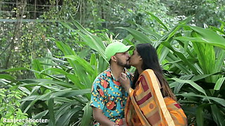Indian Hot Kissing - Girlfriend Pranked in Saree