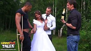 Teen bride gives head in the car