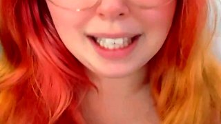 Cute amateur brunette naughty in solo jerking show on camera