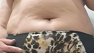 Looking to Put Fingers in Wet Vagina