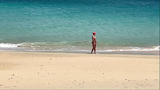 Naked Beach MILF Helps a Jerking Stranger - Cum on Her Ass